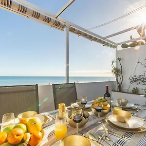  Apartamento Homeabroad - ático Deluxe With Free Parking